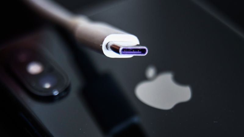 Read more about the article EU formally adopts law requiring Apple to support USB-C chargers – CNN