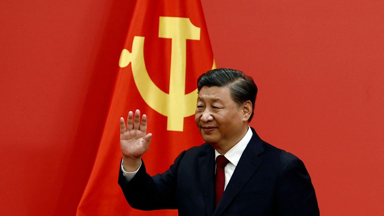 Chinese President Xi Jinping waves after his speech as the new Politburo Standing Committee members meet the media following the 20th National Congress of the Communist Party of China, at the Great Hall of the People in Beijing, China October 23, 2022.