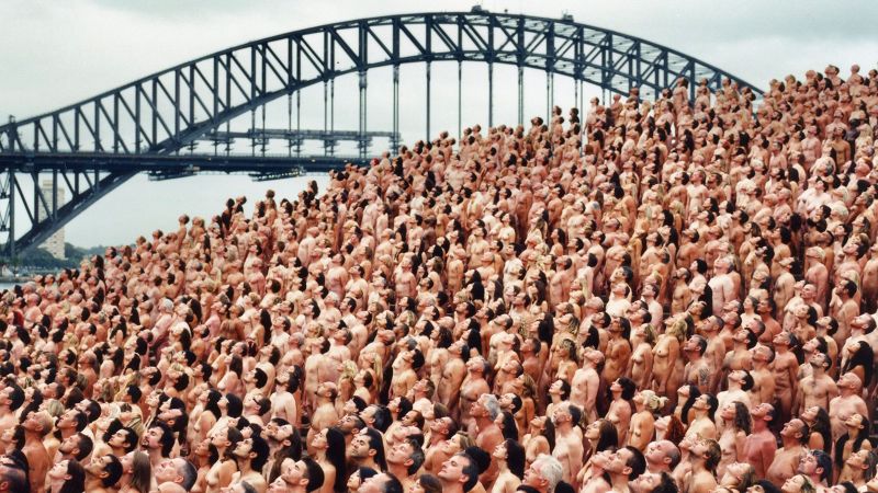 Demonstrators, photographed by Spencer Tunick, bare nipples