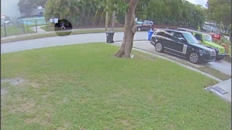 Terrifying Video Shows 10-year-old Girl Run Away From Alleged Kidnapper ...