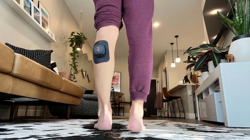 The Hyperice Venom Go is an excellent high-tech heating pad for athletes and WFHers alike | CNN Underscored