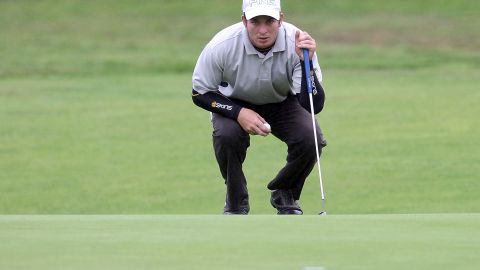 Fox lines up a putt at the 2008 New Zealand Amateur Championship.