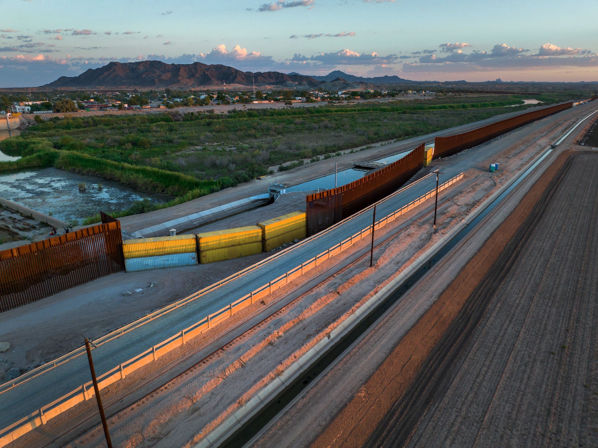 US-Mexico border: Arizona's open door