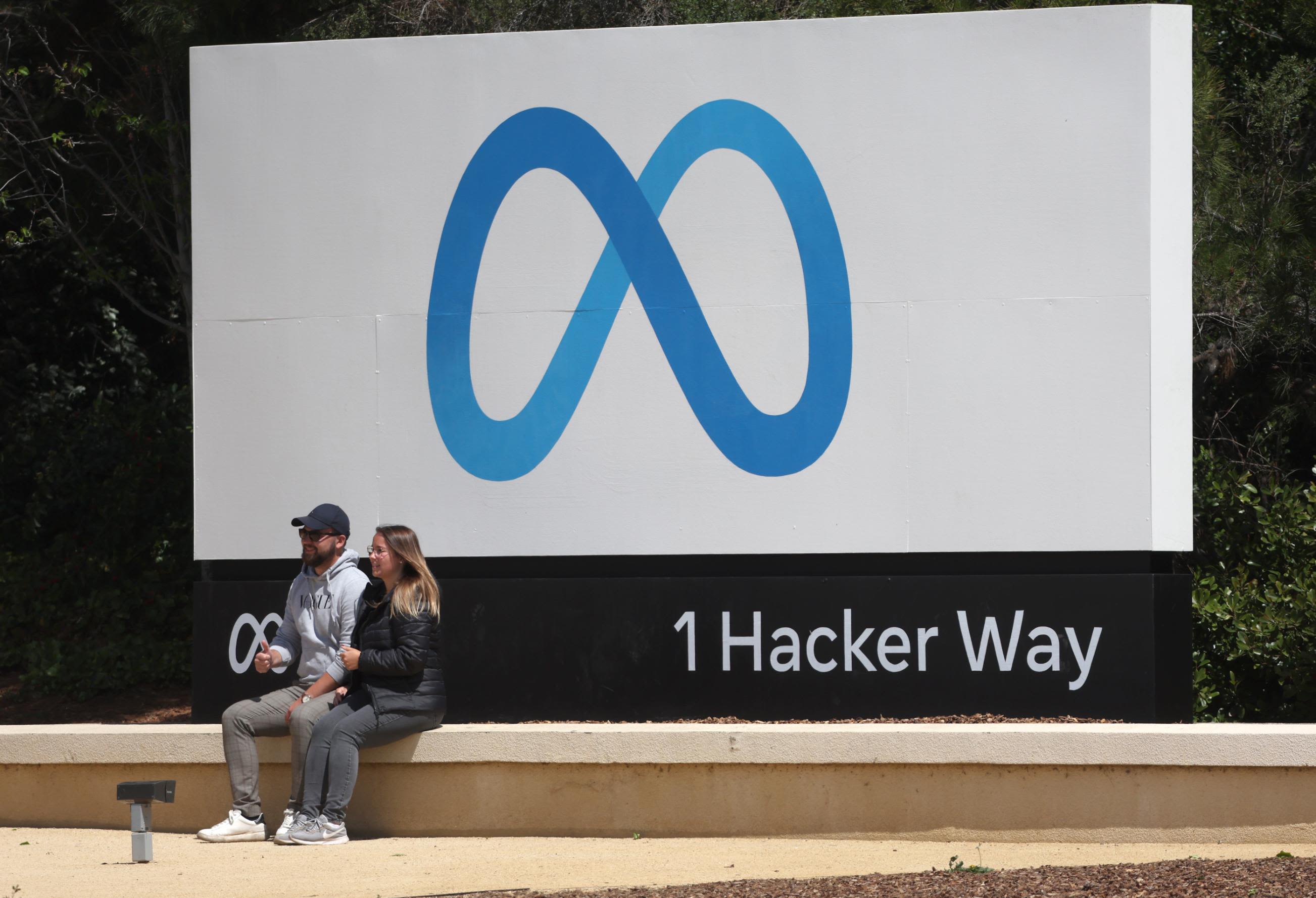 Facebook Wants Us to Live in the Metaverse