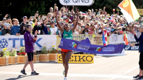 Gebreslase rompe la cinta en los Campeonatos del Mundo de Atletismo. 