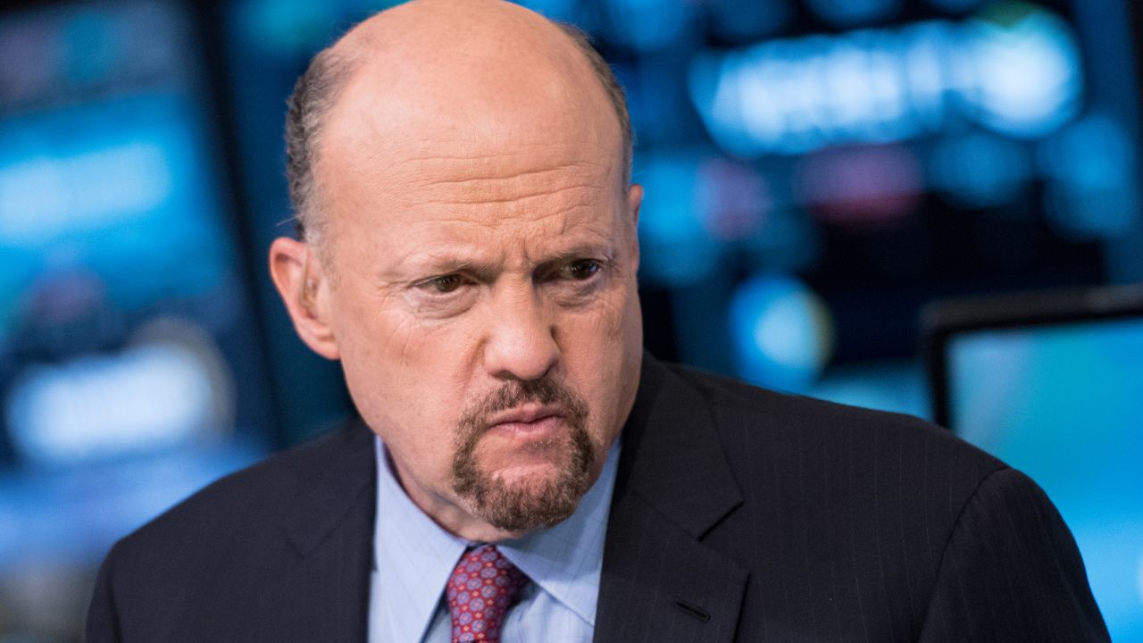 NEW YORK, NY - AUGUST 03:  Jim Cramer visits the New York Stock Exchange opening bell at New York Stock Exchange on August 3, 2016 in New York City.  (Photo by Noam Galai/Getty Images)