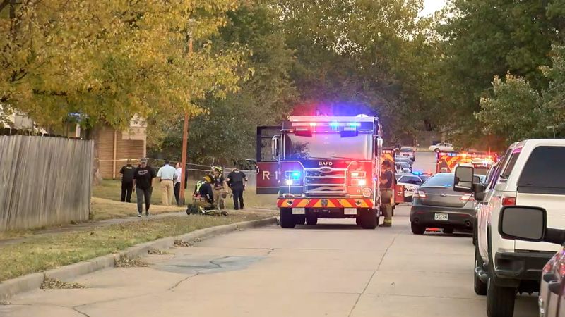 A polícia está investigando um homicídio depois que oito pessoas foram encontradas mortas em um incêndio em uma casa em Oklahoma
