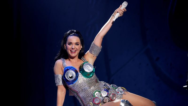 Katy Perry explains her eye twitch moment as a ‘party trick’ | CNN