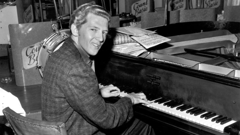 Jerry Lee Lewis, pionnier du rock’n’roll qui a chanté “Great Balls of Fire”, décède à 87 ans