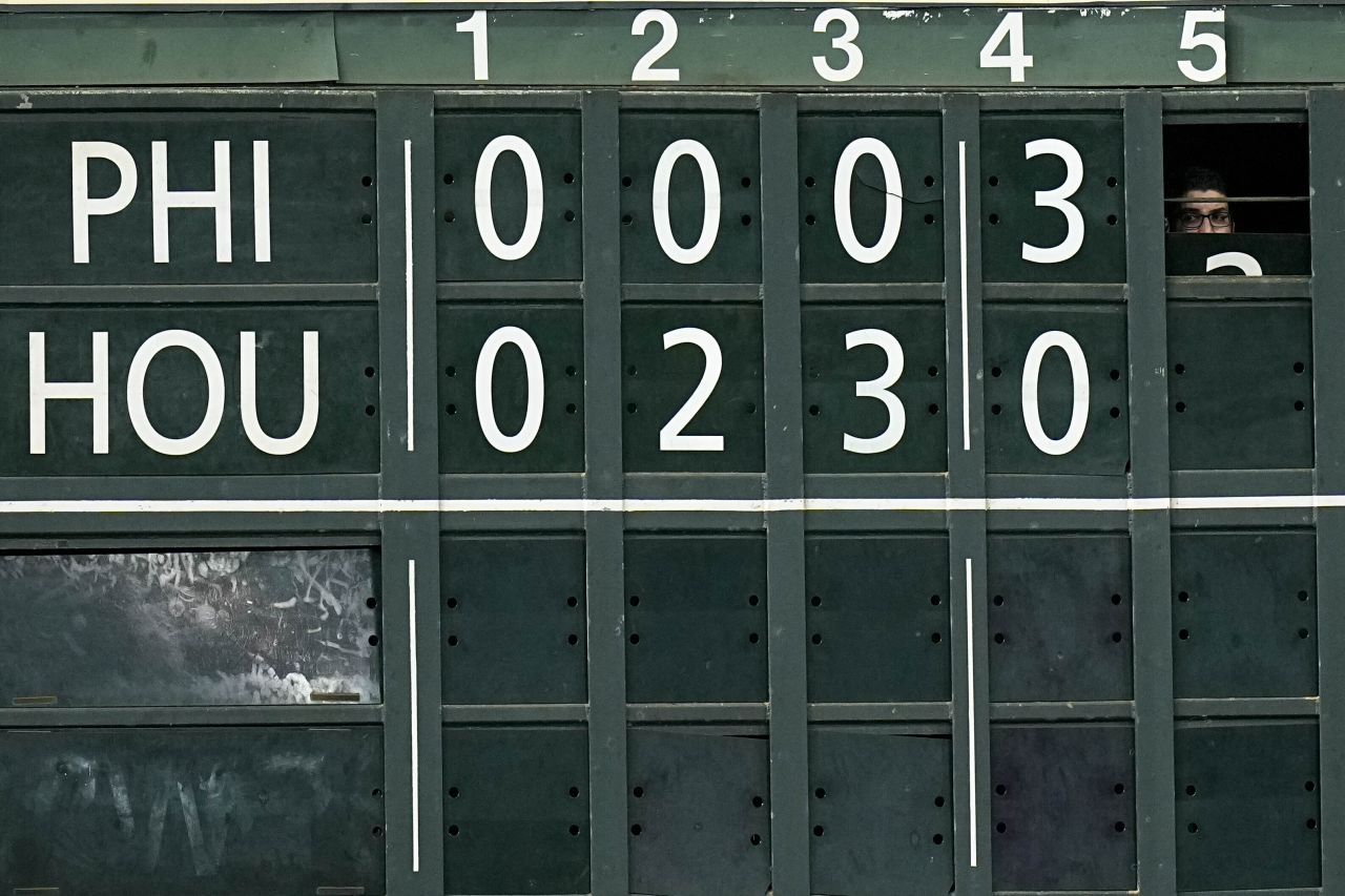 A scoreboard worker at Minute Maid Park changes the number during the top of the fifth inning, when the Phillies tied the game at 5-5.