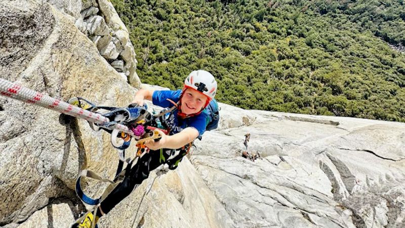 Video: 8-year-old boy sets climbing record | CNN