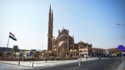 KTT iklim PBB tahun ini diadakan di kota resor Mesir Sharm El-Sheikh, di mana ribuan negosiator dan advokat iklim akan berkumpul untuk meningkatkan ambisi mereka pada krisis iklim.