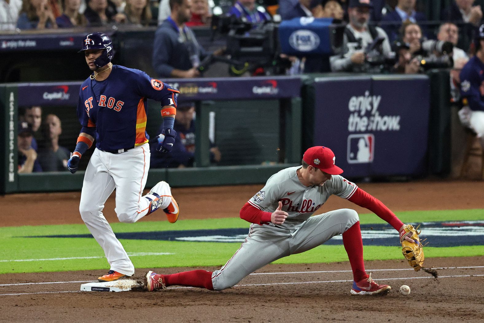 Philadelphia first baseman Rhys Hoskins mishandles the ball in the first inning of Game 2, allowing Yuri Gurriel to reach safely. It cost the Phillies a run, as Álvarez scored on the error.