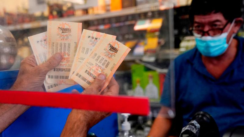 Powerball jackpot grows to estimated $1 billion after no tickets matched all the winning numbers in Saturday’s drawing – CNN