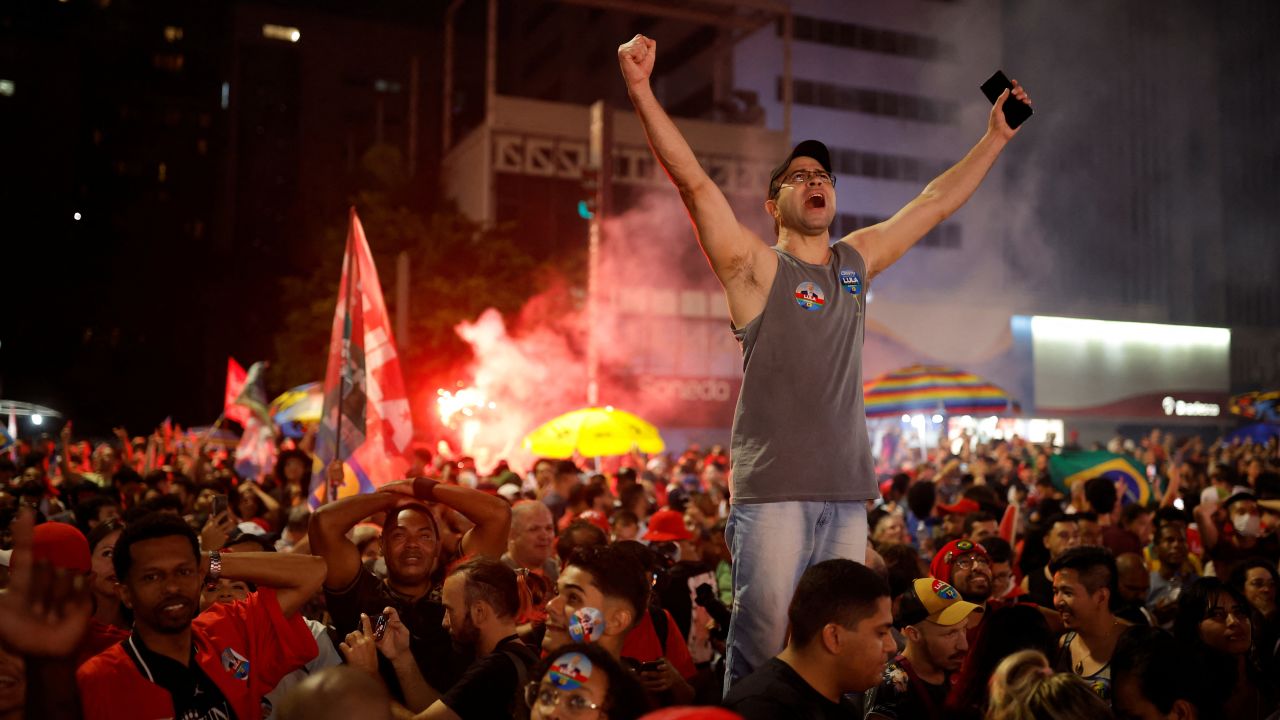 Lula da Silva supporters thronged São Paulo Avenida Paulista on Sunday evening.