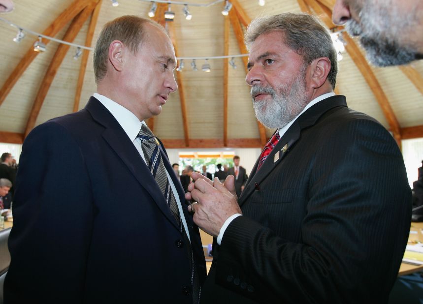 Russian President Vladimir Putin talks to Lula prior to a working session of the G8 leaders in 2007 in Heiligendamm, Germany.