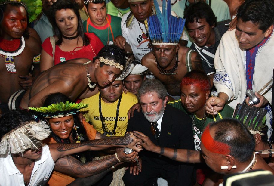 Lula poses with indigenous Brazilians at the Planalto Palace in Brasília in 2007 after signing a decree that created six news indigenous territories.