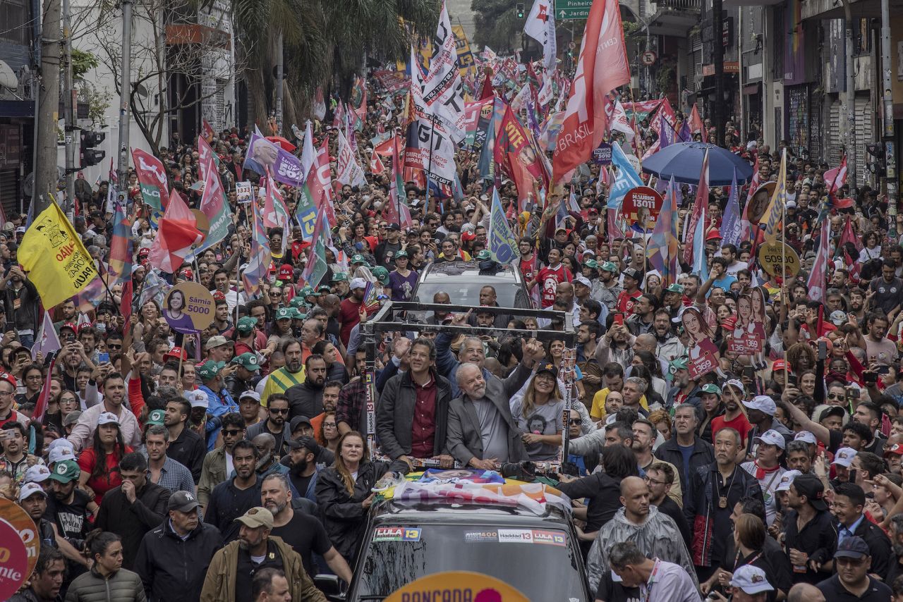 Lula greets supporters in São Paulo on the eve of the general election in October 2022.