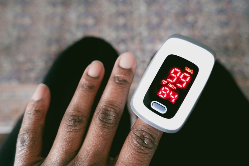 pulse oximeter to measure heart rate