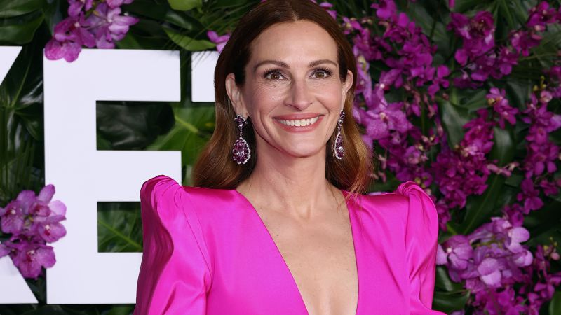 Julia Roberts reveals that Martin Luther King Jr.  and Coretta Scott King paid the hospital bill for her birth