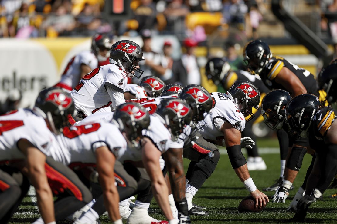 Brady calls out signals during the game against the Pittsburgh Steelers.