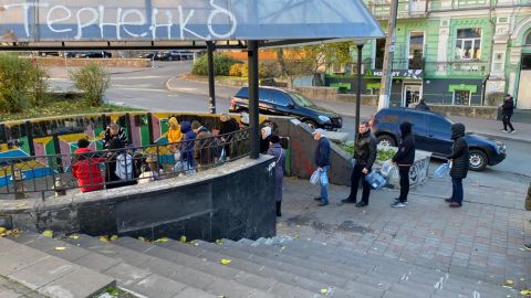 People line up to fill up with water in Kyiv.