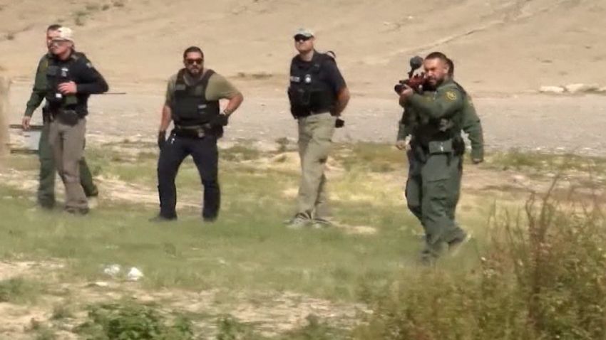 border patrol agents pepper balls flores