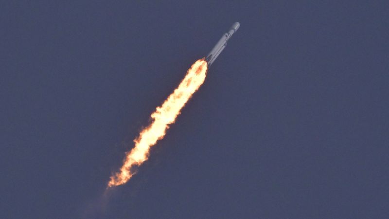 Запуск Falcon Heavy, самой мощной ракеты в мире от SpaceX