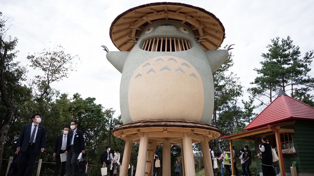The Dondoko Forest area is home to the "My Neighbor Totoro" house as well as a wooden Totoro statue.
