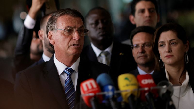 Brazylijczyk Jair Bolsonaro nie ustępuje, ale w przemówieniu sygnalizuje współpracę przy przekazaniu władzy