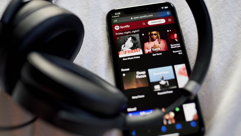Spotify is going to war with Apple after the App Store rejected its big new feature | CNN Business