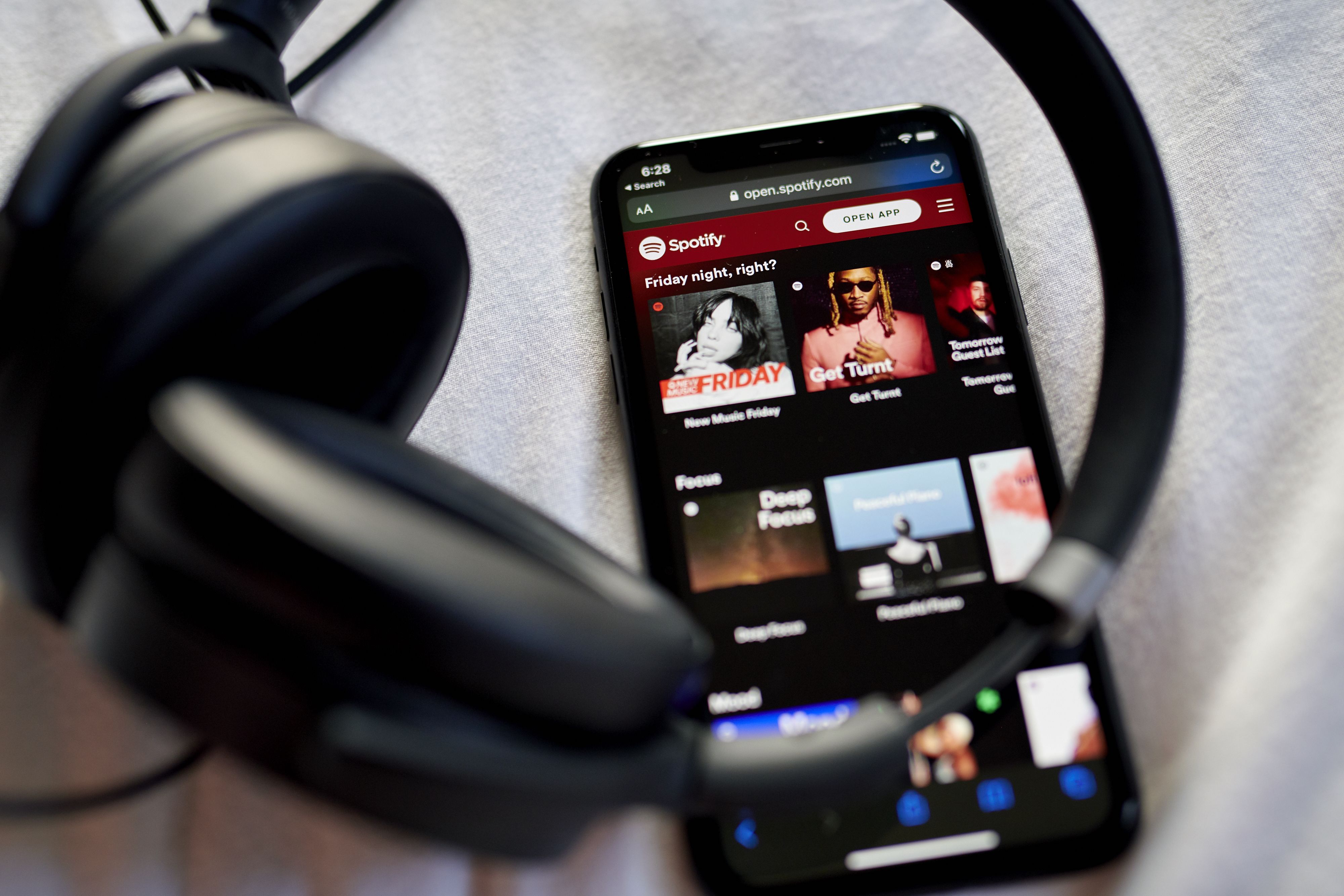 Spotify to EU: Hey, Apple is now obstructing our iPhone app update