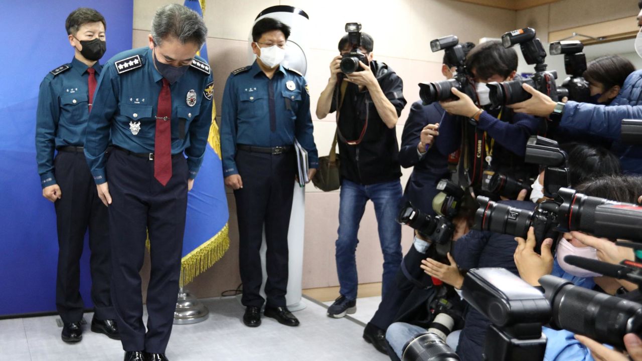 National Police Agency Commissioner Yoon Hee-keun bows during a press conference in Seoul, South Korea, on November 1.