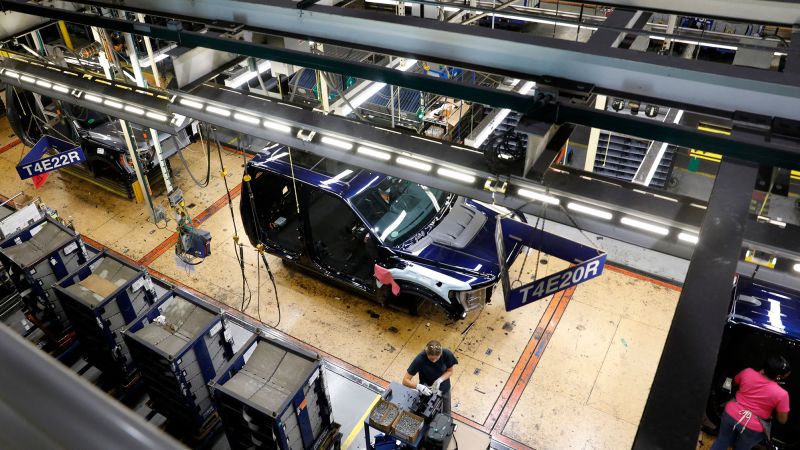NextImg:Ford's EV losses climb but overall profits rise | CNN Business