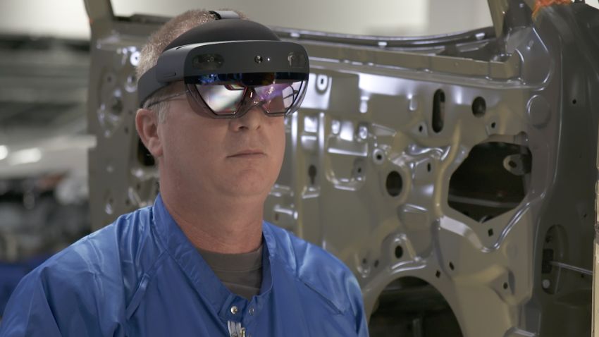 Toyota employee trains in the paint shop using Microsoft Hololens 2