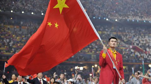 2008 年 8 月 8 日，中國籃球明星姚明率領中國代表團參加 2008 年北京奧運會開幕式。 