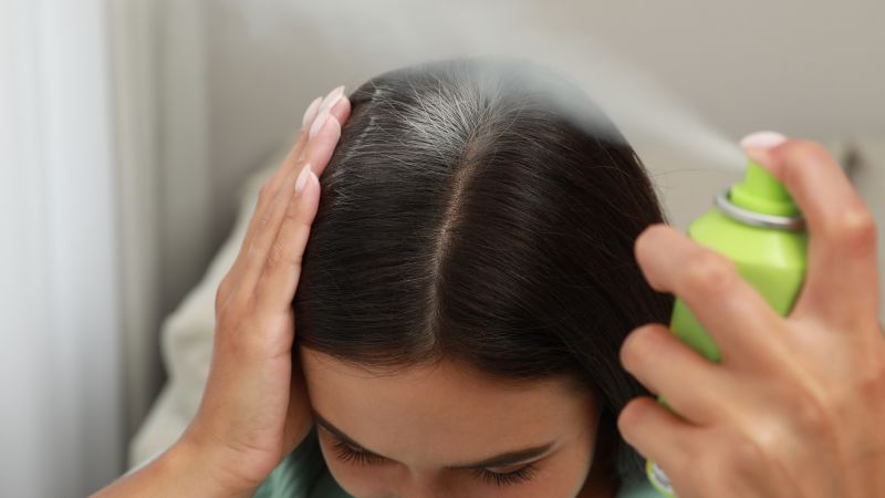 Independent lab finds ‘troubling’ levels of cancer-causing chemical in more types of dry shampoo products, report alleges | CNN