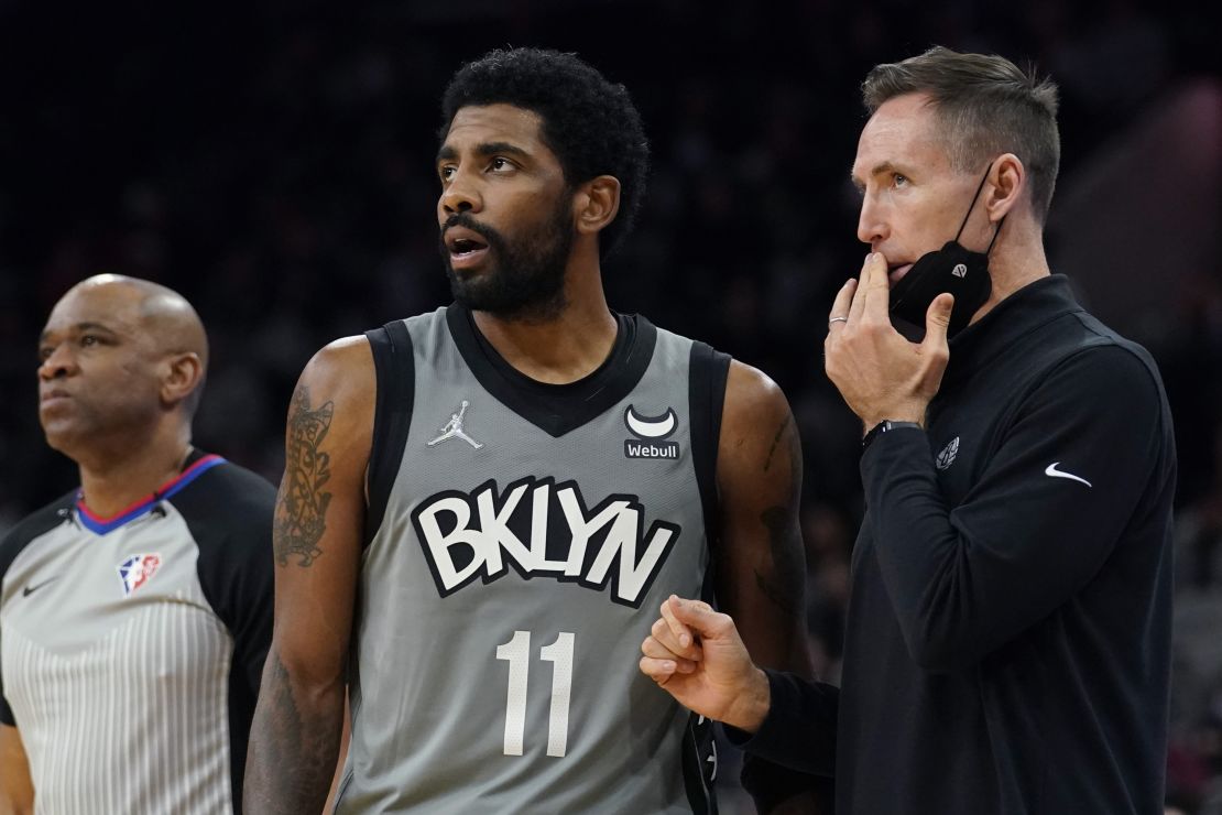 Irving talks with now-former head coach Steve Nash during a game against the San Antonio Spurs on Friday, January 21, 2022.