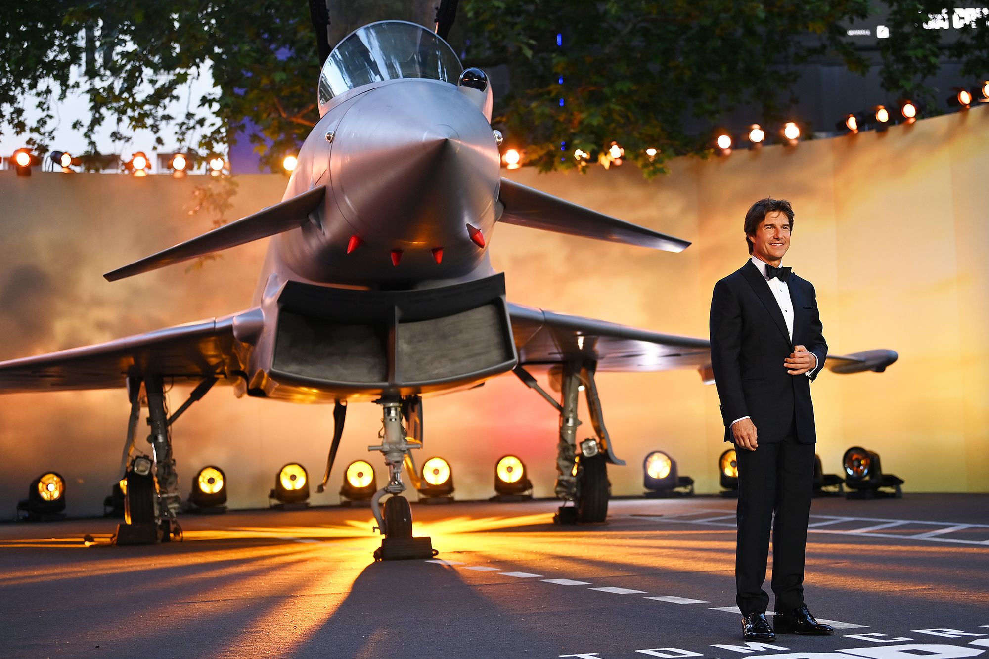 Column: Tom Cruise, 'Top Gun: Maverick' industry superhero? - Los