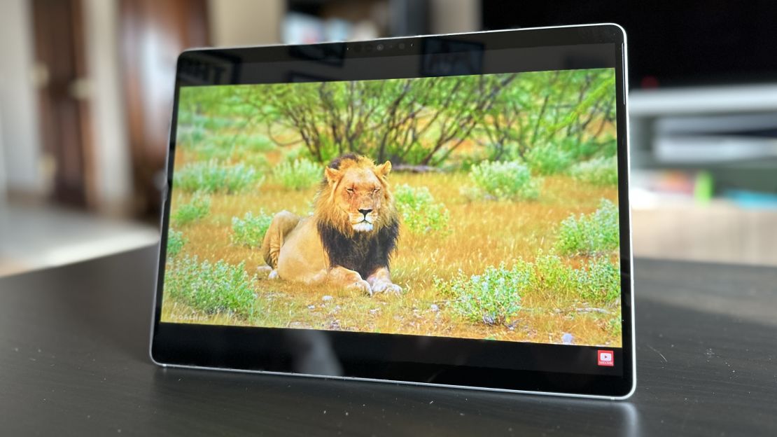 Microsoft Surface Pro 9 (2022), 13 2-in-1 Tablet & Laptop, Thin &  Lightweight, Intel 12th Gen i5 Fast Processor for Multi-Tasking, 8GB RAM,  256GB
