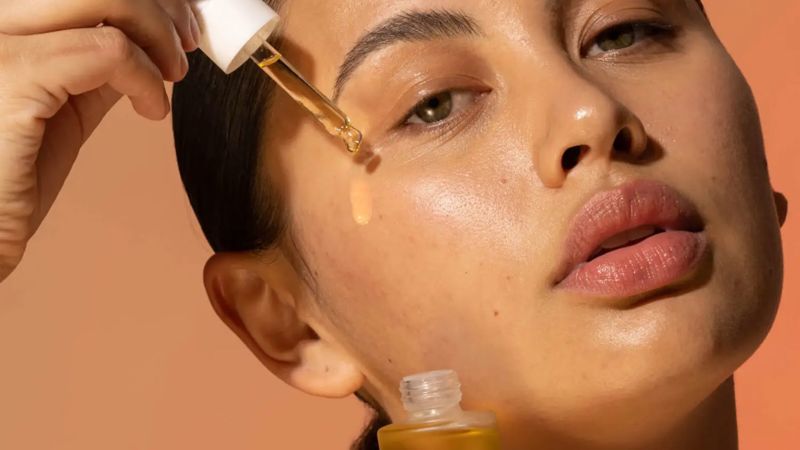 The Benefits of Facial Oils for Balanced, Glowing Skin