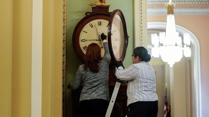 Analysis: Why won't Congress make Daylight Saving Time permanent?