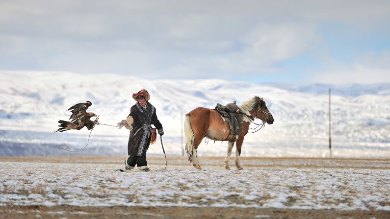 <strong>People and places:</strong> Another experience highlighted in the book is the Kazakh Eagle Festival in Bayan-Ölgii, a province in Mongolia. Many of De Vleeschauwer's photographs focus on landscapes, but he's also interested in highlighting local wildlife and people. "I wanted to show everything," he says.