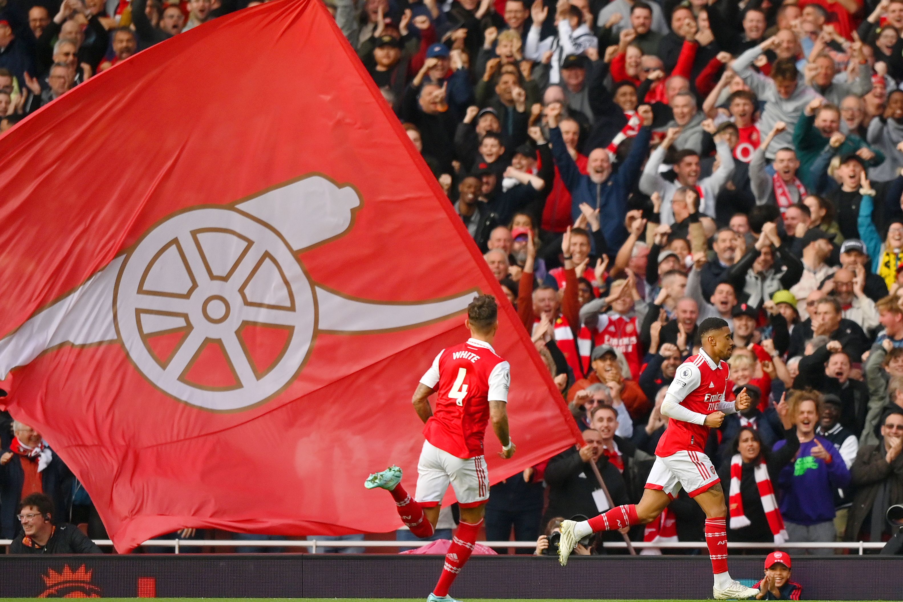 Uretfærdig Hvert år Windswept Arsenal: Cautious optimism surrounds resurgence with fans uniting behind  Mikel Arteta | CNN