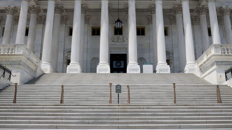 ПРОЧЕТЕТЕ: Законопроектът за краткосрочните разходи на лидерите на Сената