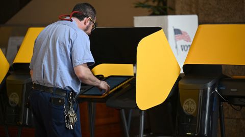 A voter prepares their ballot at a voting booth during early voting ahead of the US midterm elections in Los Angeles, California, on November 1, 2022. (Photo by Robyn Beck / AFP) (Photo by ROBYN BECK/AFP via Getty Images)