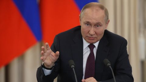 Putin firmó el viernes una ley que permite que los ciudadanos condenados por delitos graves sean reclutados para el servicio militar. 