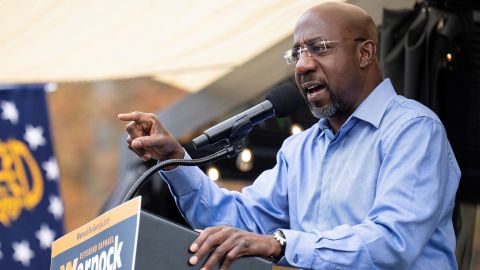 Senator  Raphael Warnock speaks to supporters at a midterm election campaign event at Berean Christian Church in Snellville, Georgia, U.S., November 5, 2022.   REUTERS/Bob Strong