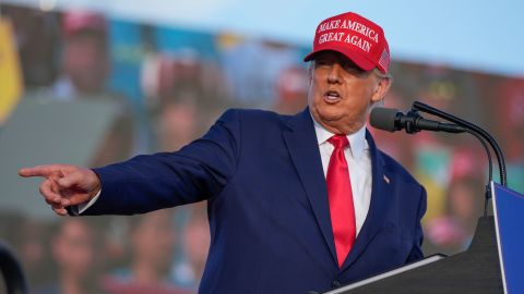 O ex-presidente Donald Trump, senador republicano na Miami-Dade County Fair and Exposition, domingo, 6 de novembro de 2022 em Miami. Marco fala em um comício de campanha em apoio à campanha de Rubio.