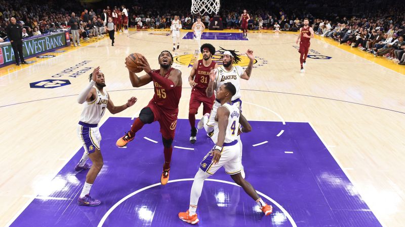 Cleveland Cavaliers win eighth straight, down LeBron James and struggling Los Angeles Lakers, 114-100 | CNN